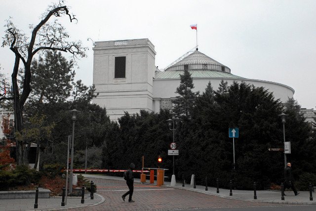 Sejm na razie nie jest ogrodzony tak, jak chcieliby w kancelarii.
