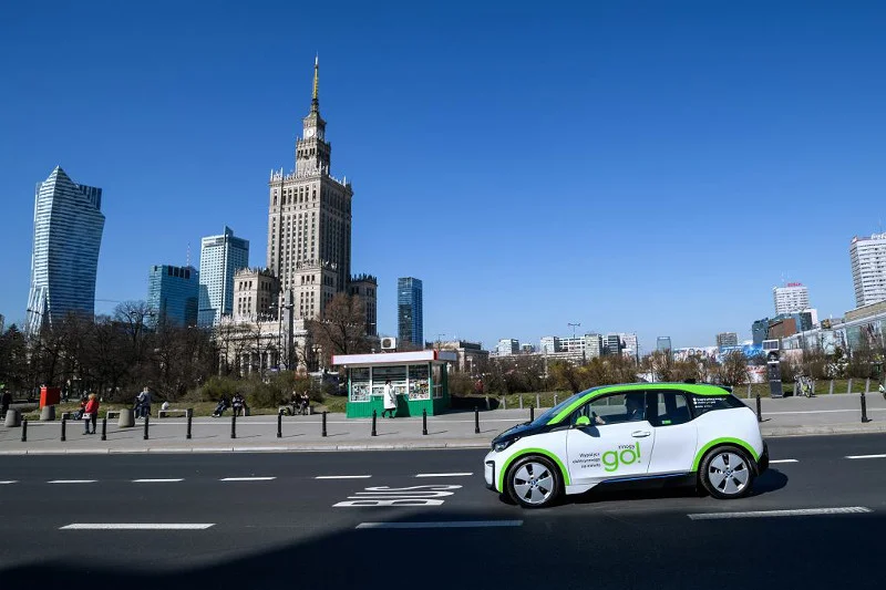 Nowy system carsharingowy w Warszawie spotkał się z bezwzględnością straży miejskiej.