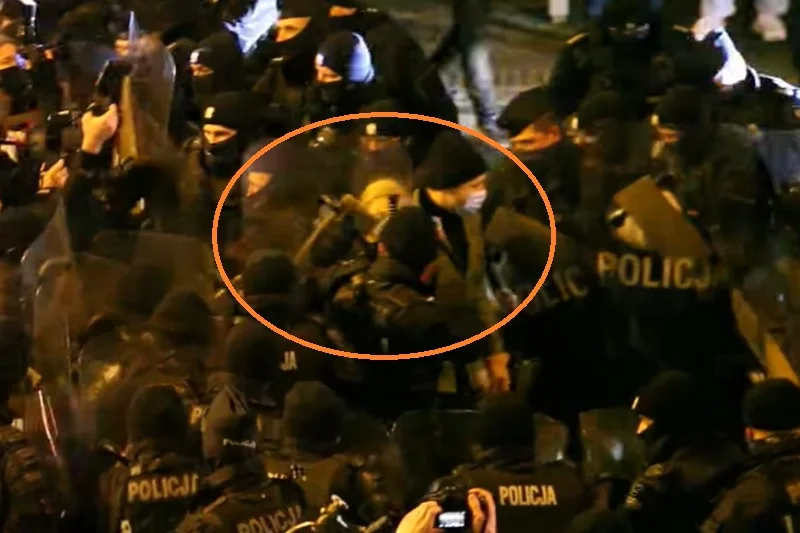 Barbara Nowacka pokazała nowe nagranie z sytuacji, kiedy policjant zaatakował ją gazem.