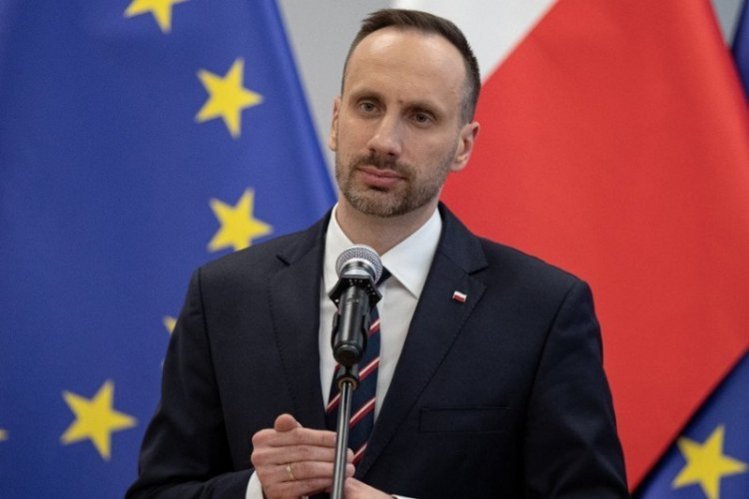 Janusz Kowalski oznajmił, że chciałby zobaczyć Donalda Tuska za kratami za to, co zrobił w sprawie Smoleńska.