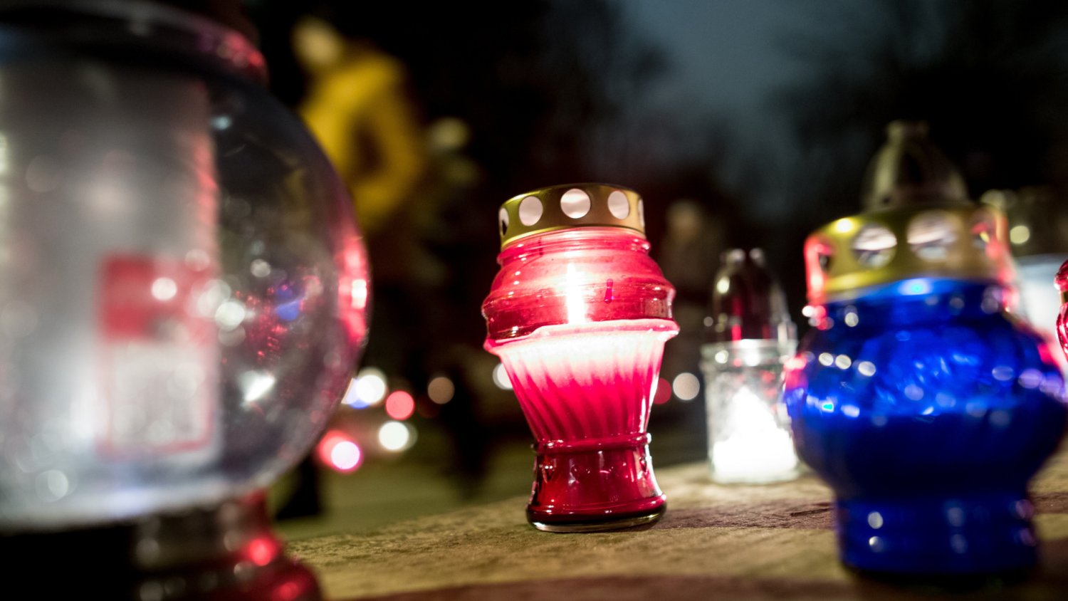 Kolor znicza ma ukryte znaczenie. Tak unikniesz wpadki na cmentarzu