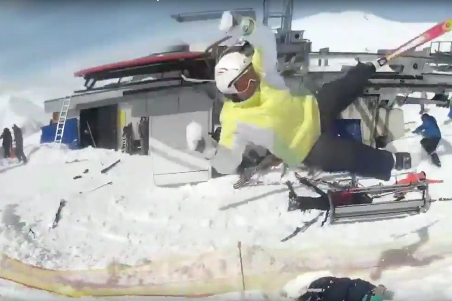 Jak doszło do wypadku na wyciągu narciarskim w Gudauri w Gruzji? W rozmowie z naTemat.pl dramatyczne wydarzenia na Kaukazie analizuje ekspert, dyrektor Szczyrkowskiego Ośrodka Narciarskiego Grzegorz Przybyła.