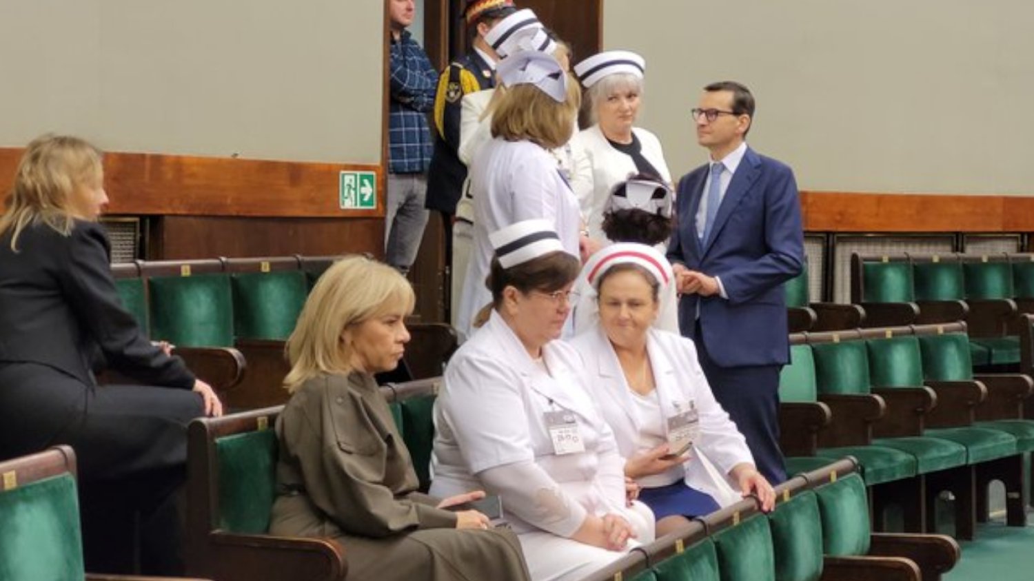 Niespodziewana rozmowa Morawieckiego w Sejmie. Kamery to uchwyciły