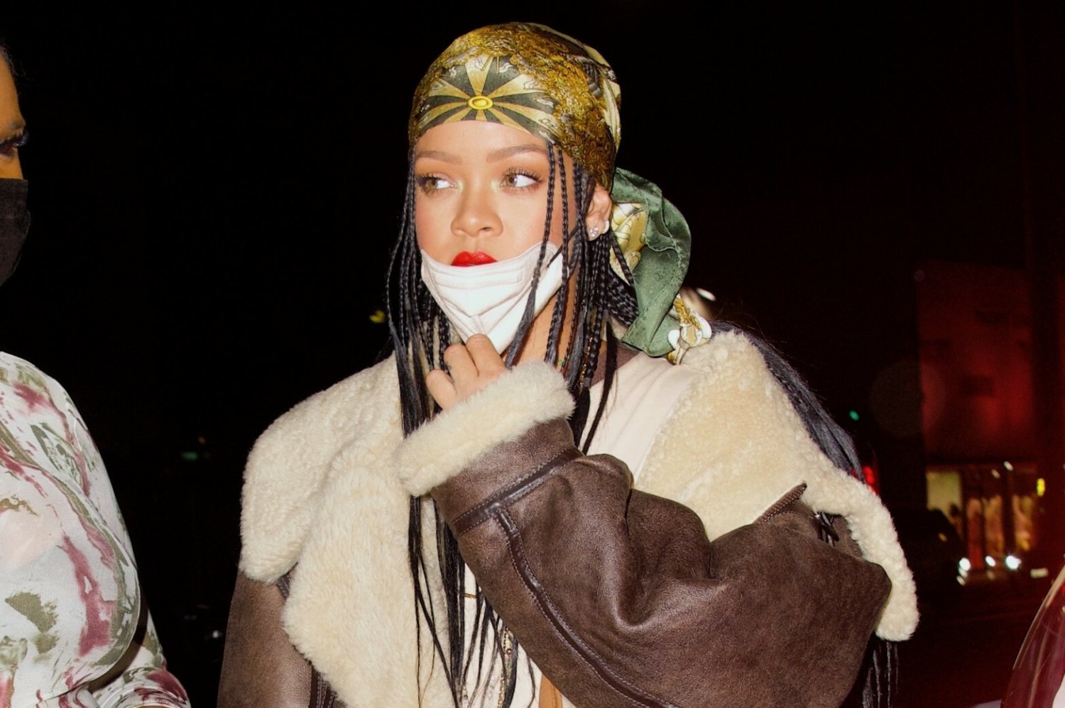 Rihanna w maseczce firmy, którą pokochały amerykańskie celebrytki