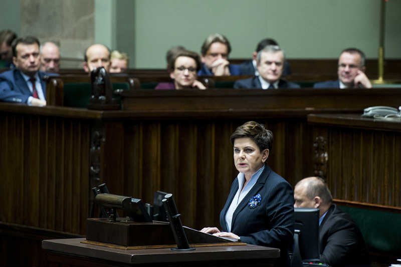 Beata Szydło zapomniała, jak sama głosowała.