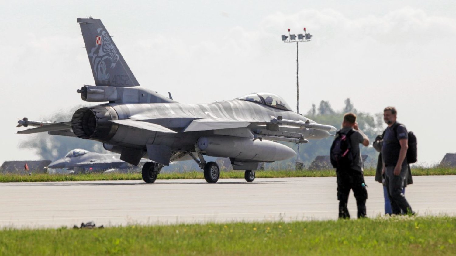 Za każdy nocny alarm polski podatnik płaci krocie. Tylko kosztuje godzina lotu F-16. Za każdy nocny alarm podatnik płaci krocie. Tylko kosztuje użycie F-16.
