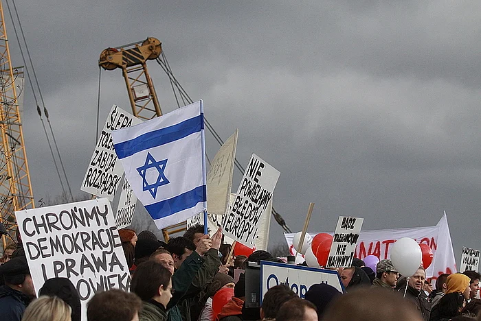 Młodzież Wszechpolska z flagą Izraela?