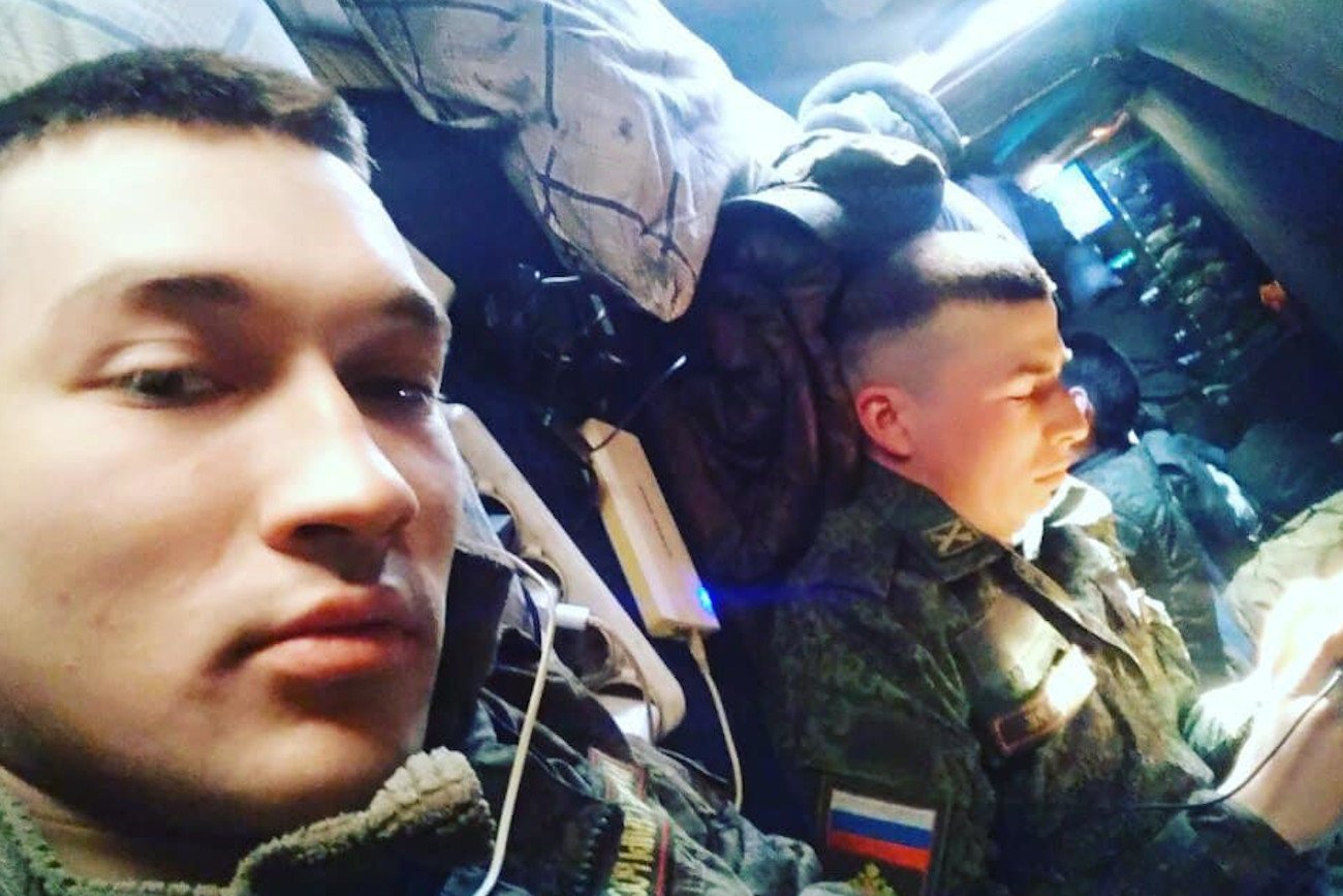 Ukraińska prokuratura opublikowała zdjęcia rosyjskich żołnierzy, którzy torturowali mieszkańców Buczy.