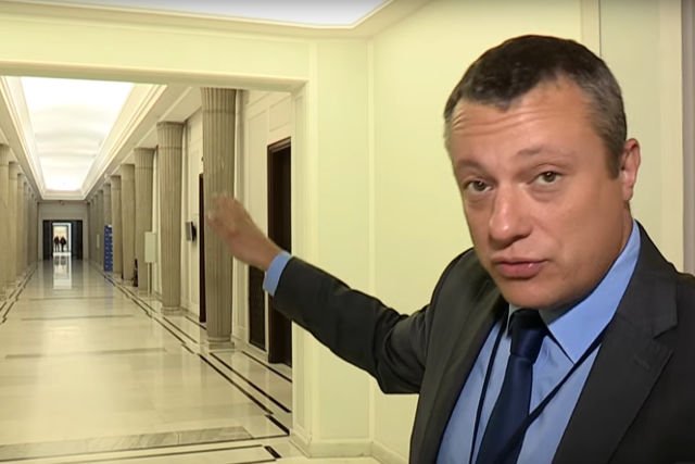 Maciej Knapik nic sobie nie robi z gróźb polityków pod swoim adresem.