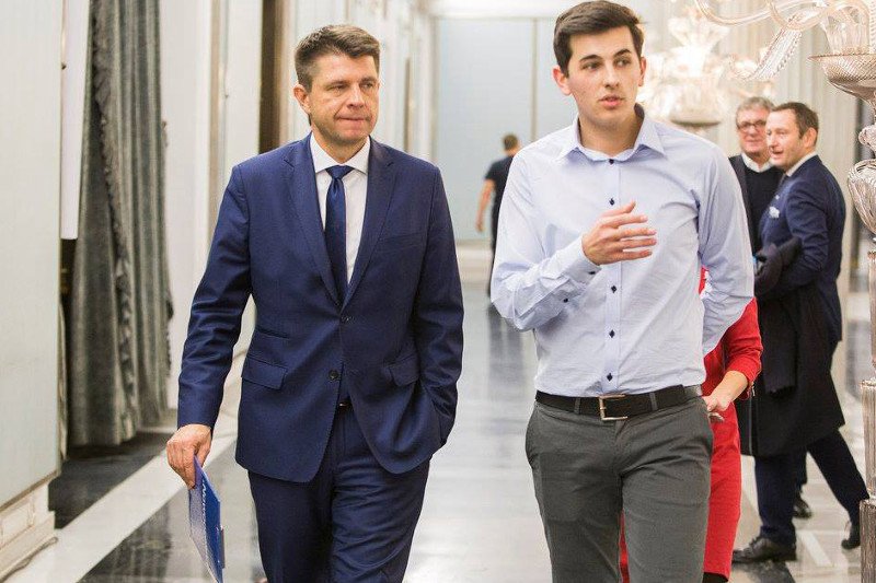 Adam Kądziela zrezygnował z członkostwa w Nowoczesnej. Nie podoba mu się kierunek, w którym zmierza partia.