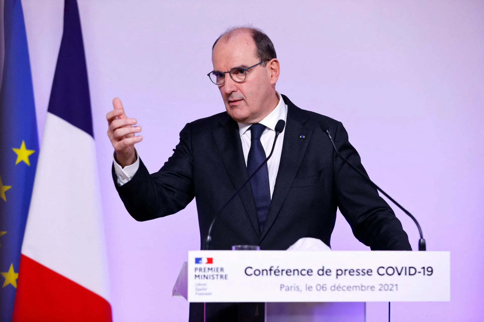Jean Castex przekazał, że we Francji zostaną zaostrzone restrykcje związane z COVID-19.