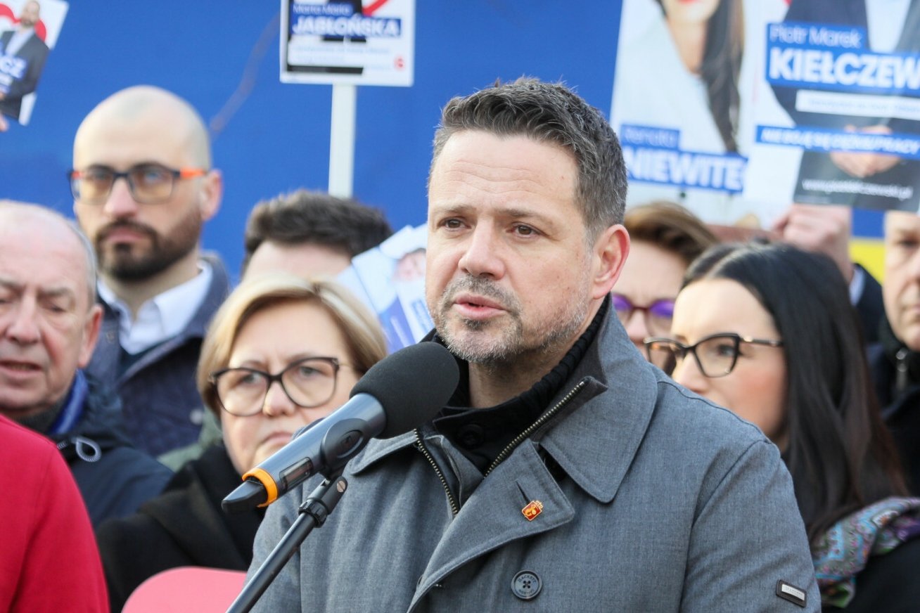 Fala krytyki po życzeniach Trzaskowskiego. Zdradził, co robi w domu.