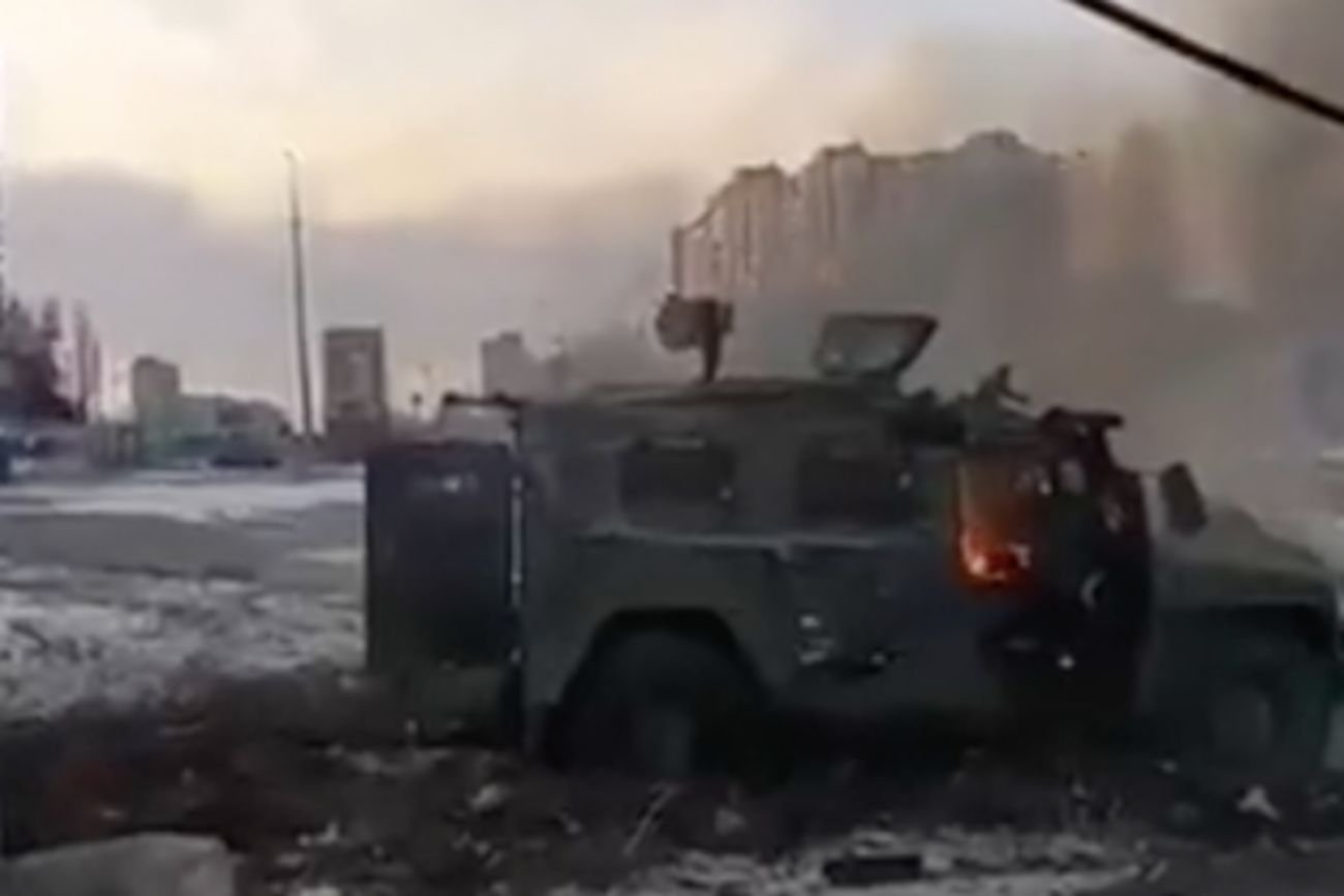 Siły rosyjskie z lekkim sprzętem wojskowym wkroczyły do Charkowa.