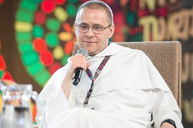 Ojciec Paweł Gużyński, który skrytykował abp Jędraszewskiego za wypowiedź o "tęczowej zarazie", trafił na trzytygodniową pokutę.