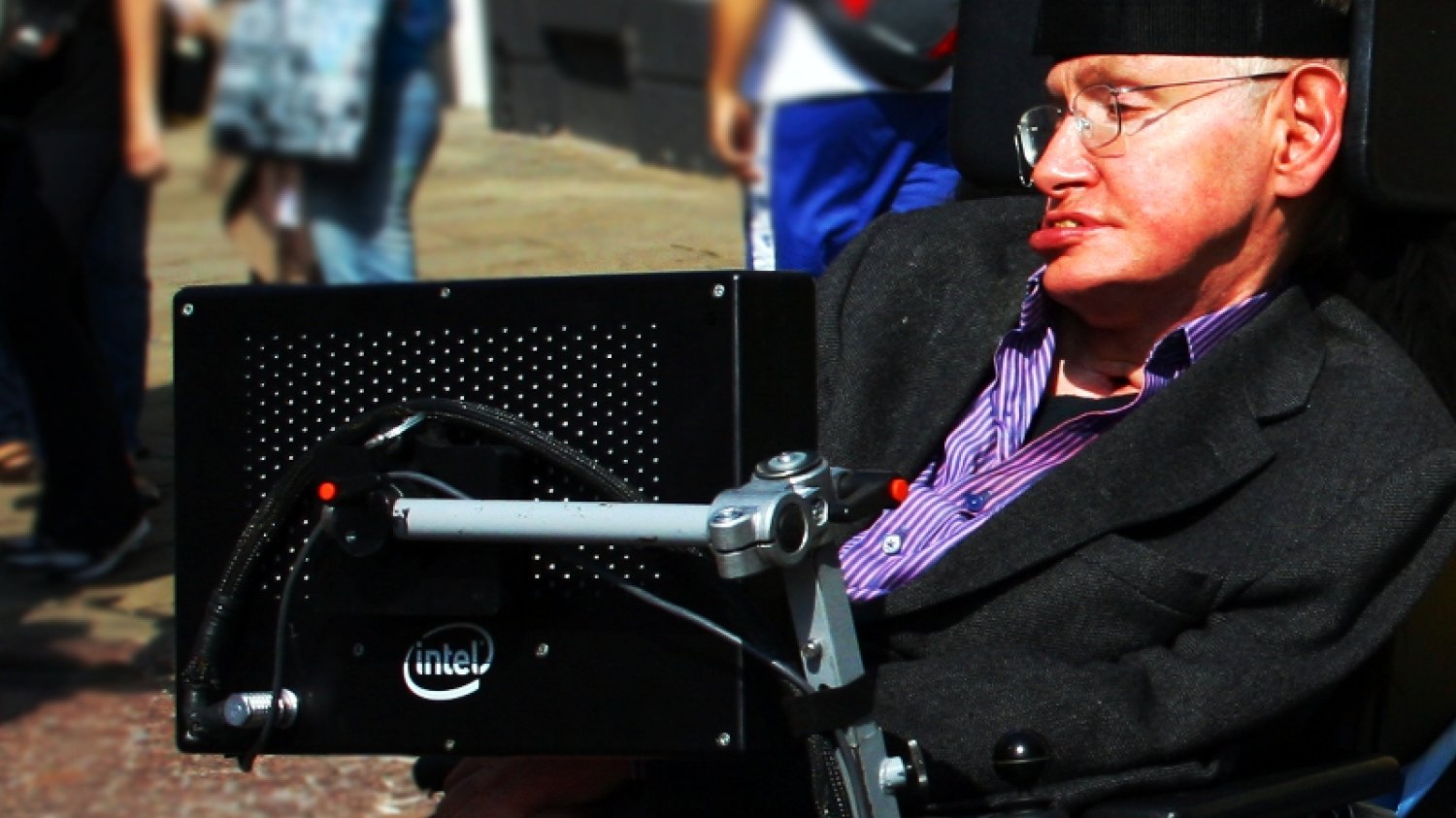 Stephen Hawking - czy wybitny naukowiec zagra czarny charakter w filmie o Jamesie Bondzie?