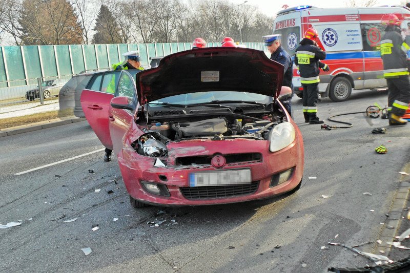 W tych miejsca w Warszawie jazda może zakończyć się kolizją lub wypadkiem. To tu kierowcy często po prostu głupieją.