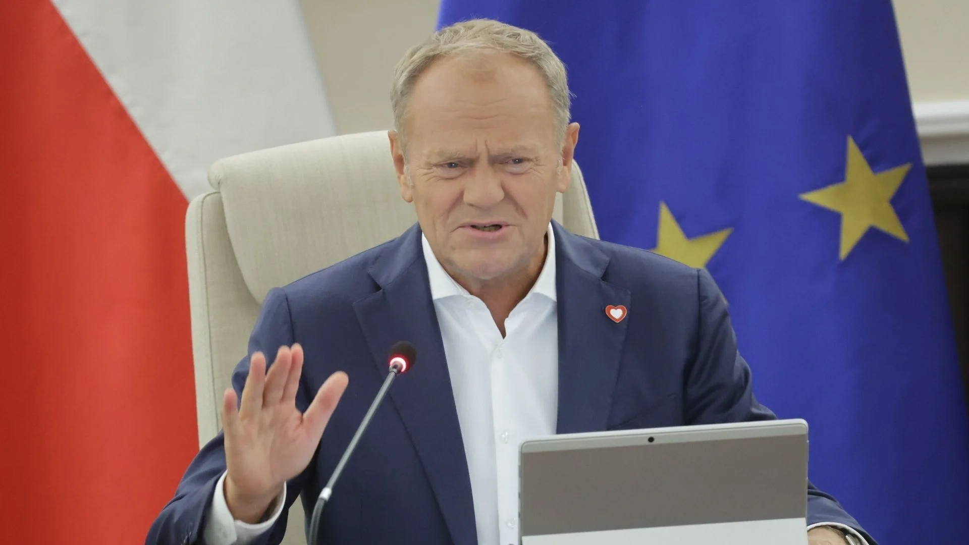 Donald Tusk uczestniczył w awanturze. Donald Tusk uczestniczył w awanturze.