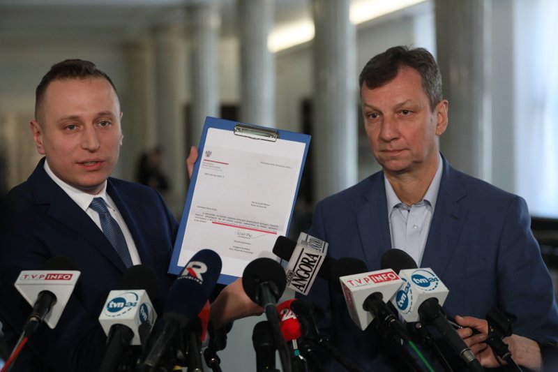 Platforma uderza w budowę dróg – która PiS w ogóle nie wychodzi.