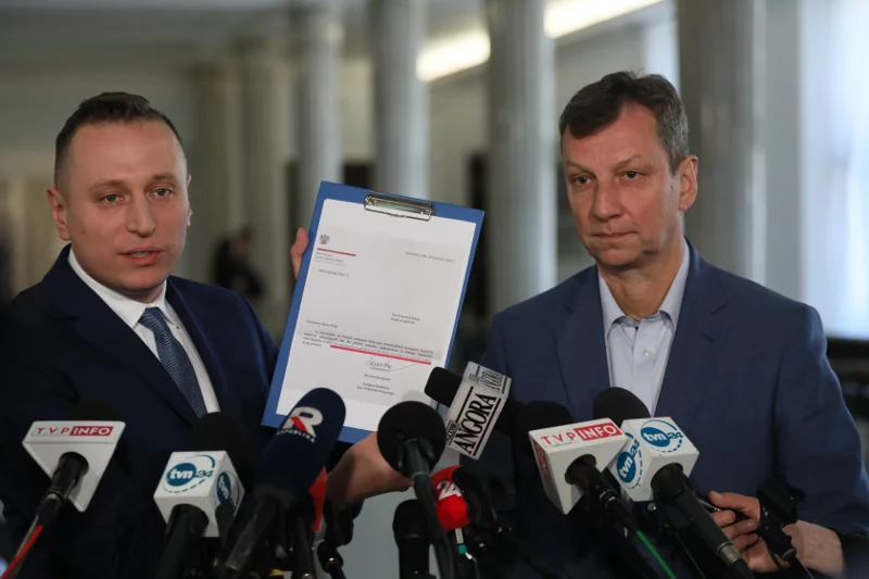 Platforma uderza w budowę dróg – która PiS w ogóle nie wychodzi.