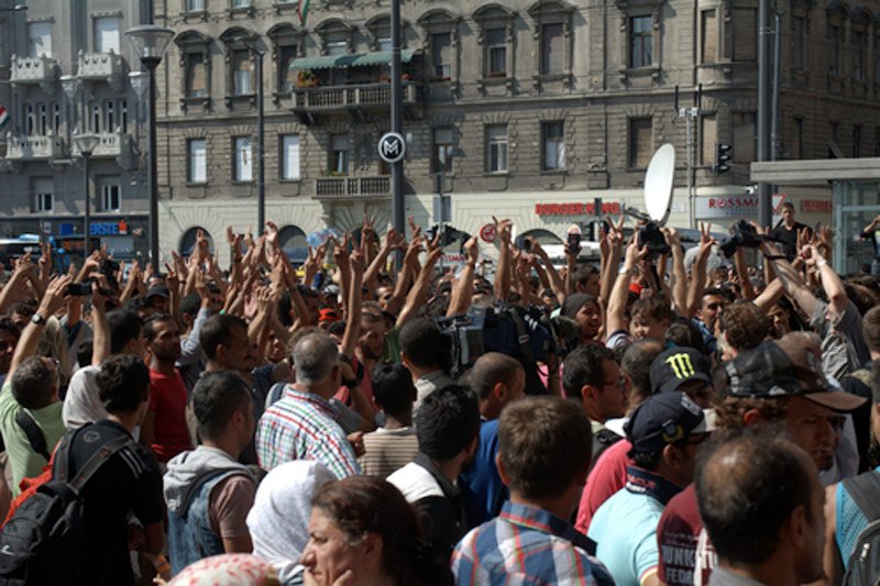 Przybysze z Afryki zgwałcili młodą włoską aktywistkę lewicowa. Jej przyjaciele zmusili ją do milczenia, by nie szkodziła wizerunkowi uchodźców.