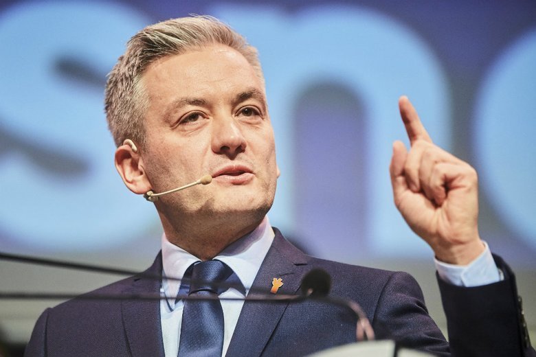 Wybory do PE. Robert Biedroń nie przeprosi za "leśnych dziadków" z PiS.