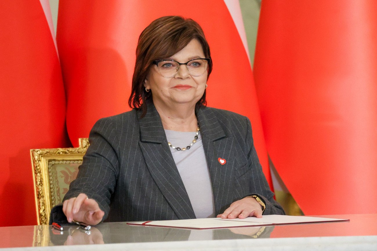 Wszyscy chętni, będą mogli się zaszczepić przeciw COVID-19 - zapewnia nowa Minister Zdrowia Izabela Leszczyna.