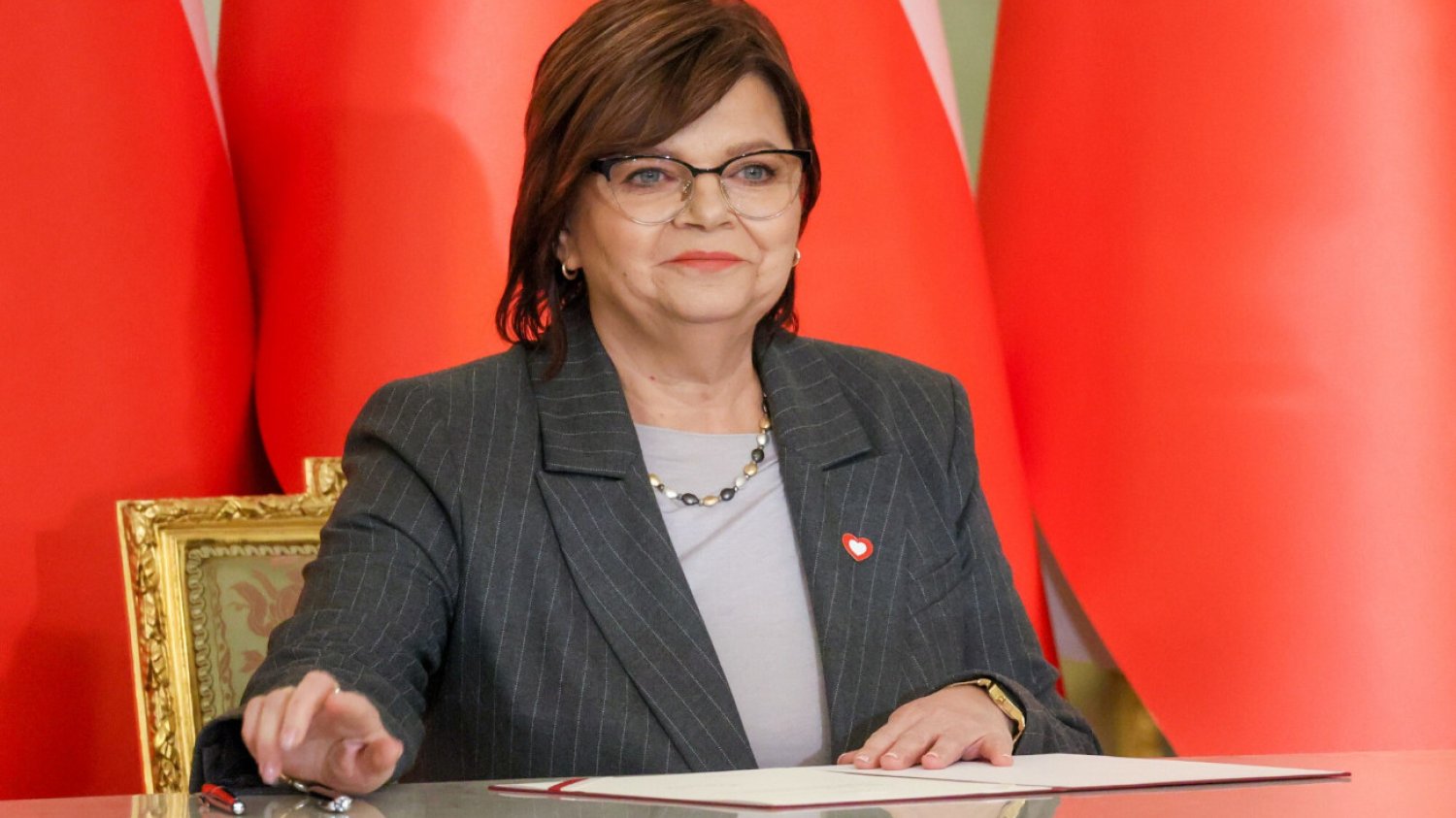 Wszyscy chętni, będą mogli się zaszczepić przeciw COVID-19 - zapewnia nowa Minister Zdrowia Izabela Leszczyna.