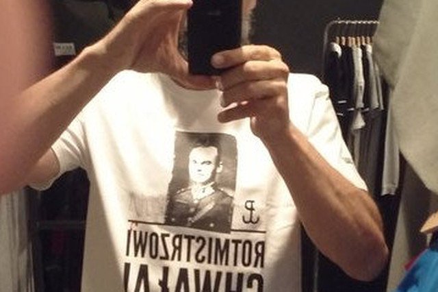 Jak ubrać dziecko do szkoły? Porady dla „prawilnych” patriotów