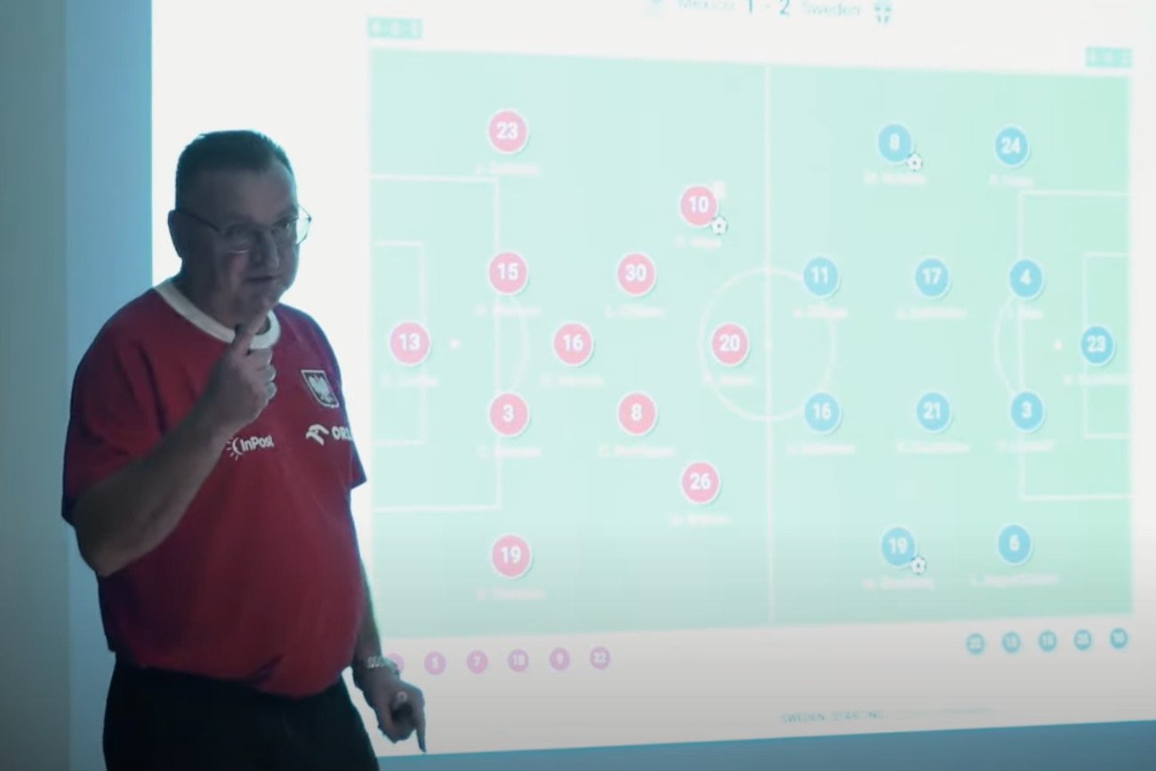 Czesław Michniewicz podczas sobotniego spotkania z kadrowiczami, rozpoczynając omawianie kadry Meksyku.