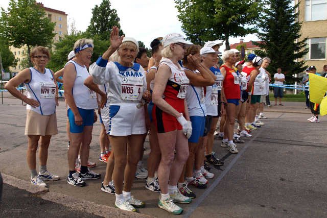 Jeszcze trzy lata temu za [url=http://shutr.bz/1bR1pBz] biegnącąemerytką [/url] ludzie się odwracali i pytali, czy coś się stało. Dziś wygrywa kolejne zawody. (zdjęcie ilustracyjne)