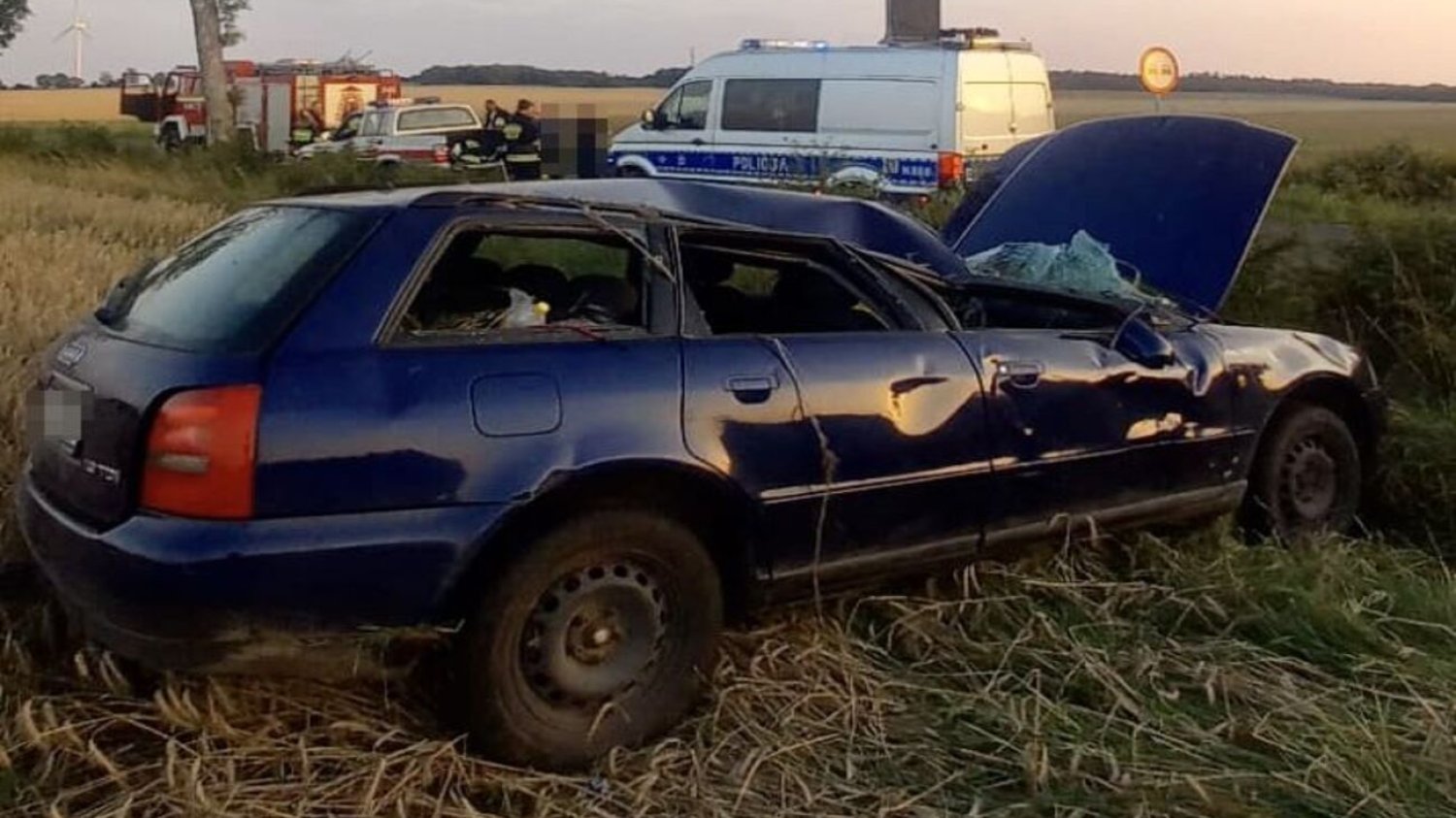 Pijany mężczyzna rozbił auto i porzucił w nim swoje 5-letnie dziecko.