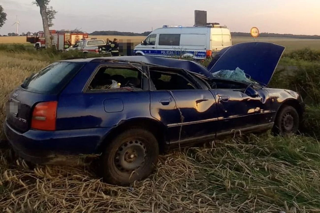 Pijany mężczyzna rozbił auto i porzucił w nim swoje 5-letnie dziecko.