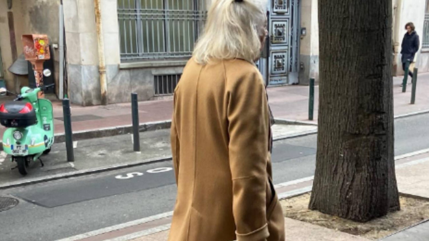 Outifit na babcie to nowy hit sezonu. Po clean girl moda na emerytkę
