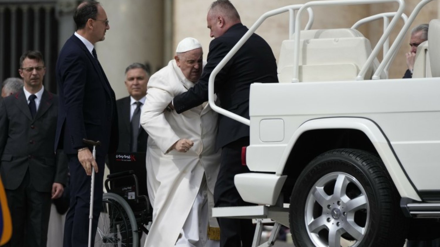 Papież Franciszek przebywa w szpitalu
