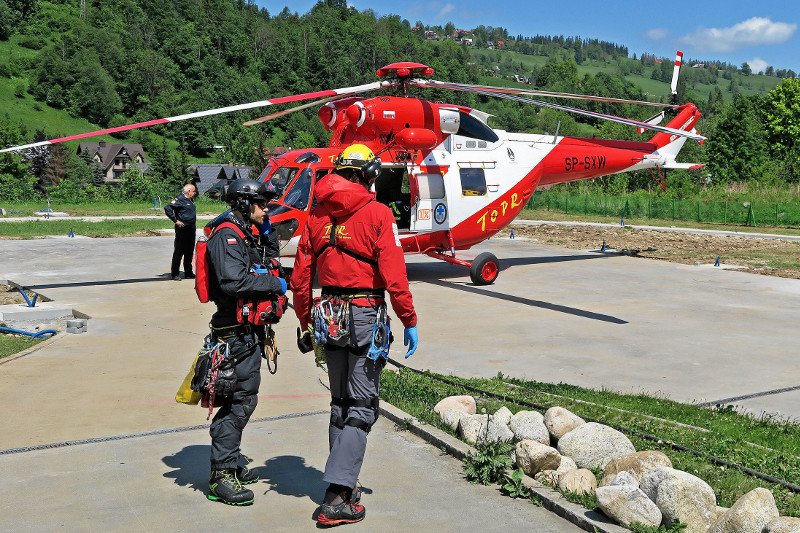 Turystka zadzwoniła po TOPR, bo się zmęczyła i rozbolało ją kolano. Gdy ratownik odmówił wysłania po nią samochodu, zaczęła mu grozić.