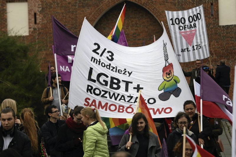 Polacy jednak są bardzo podobni do Rosjan. Przynajmniej w kwestii nienawiści wobec mniejszości seksualnych.