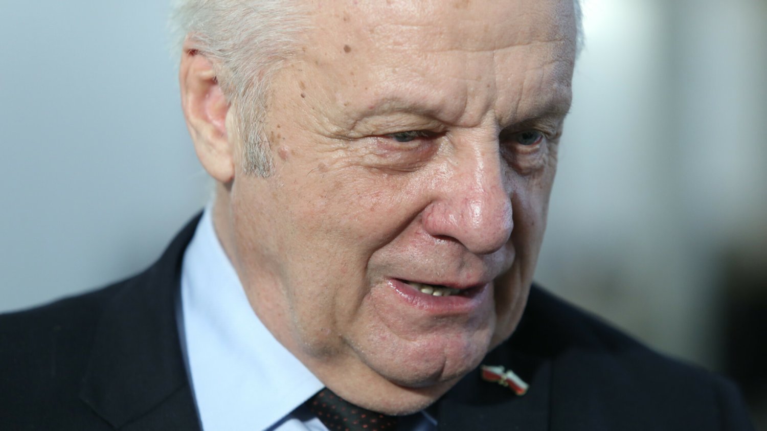 Stefan Niesiołowski: Pomniki Jana Pawła II należy dyskretnie usunąć.