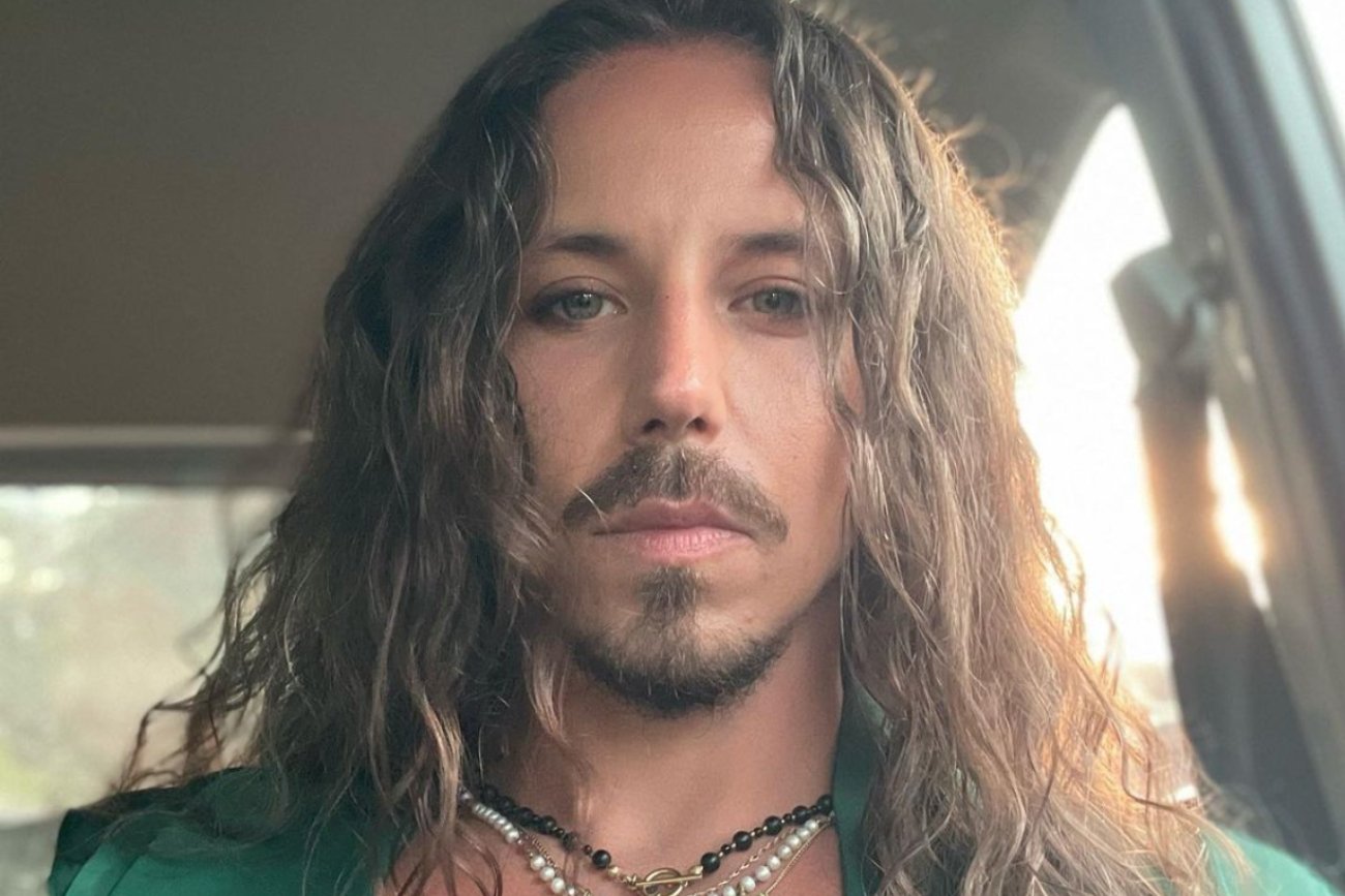 Internautka ostro o ubiorze Michała Szpaka. Wokalista wymownie odpowiedział