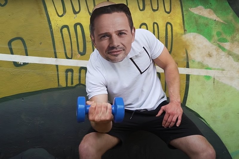 "Trzasko Polo zwyciężaj Rafaelu" - to piosenka disco polo dla Rafała Trzaskowskiego. "Trzasko Polo zwyciężaj Rafaelu" - to piosenka disco polo dla Rafała Trzaskowskiego.