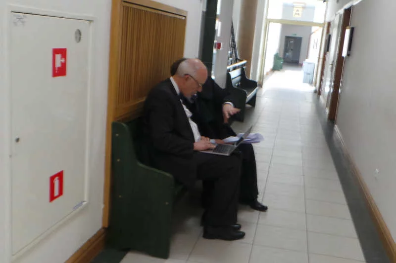 Janusz Korwin-Mikke i jego pełnomocnik Jacek Wilk przygotowują linię obrony.