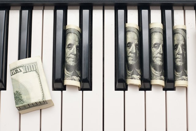 Artysta dostaje od ZAiKS-u średnio 670 zł miesięcznie. Pracownik związku 10 tys.