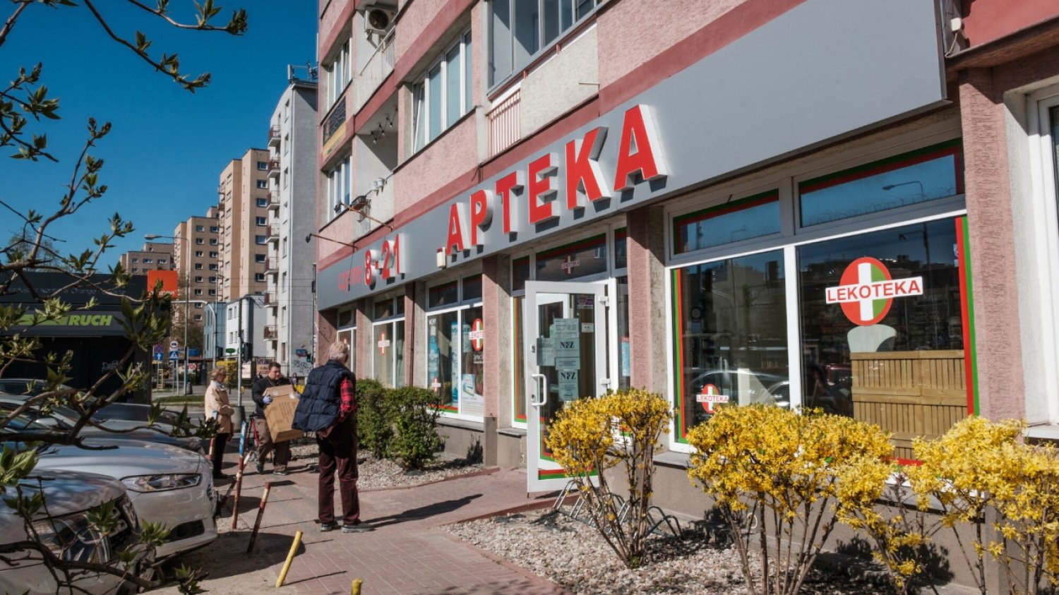 Pierwsi farmaceuci mogą już wystawić receptę na tabletkę "dzień po" w ramach pilotażu antykoncepcji awaryjnej. NFZ podpisuje kolejne umowy z aptekami.
