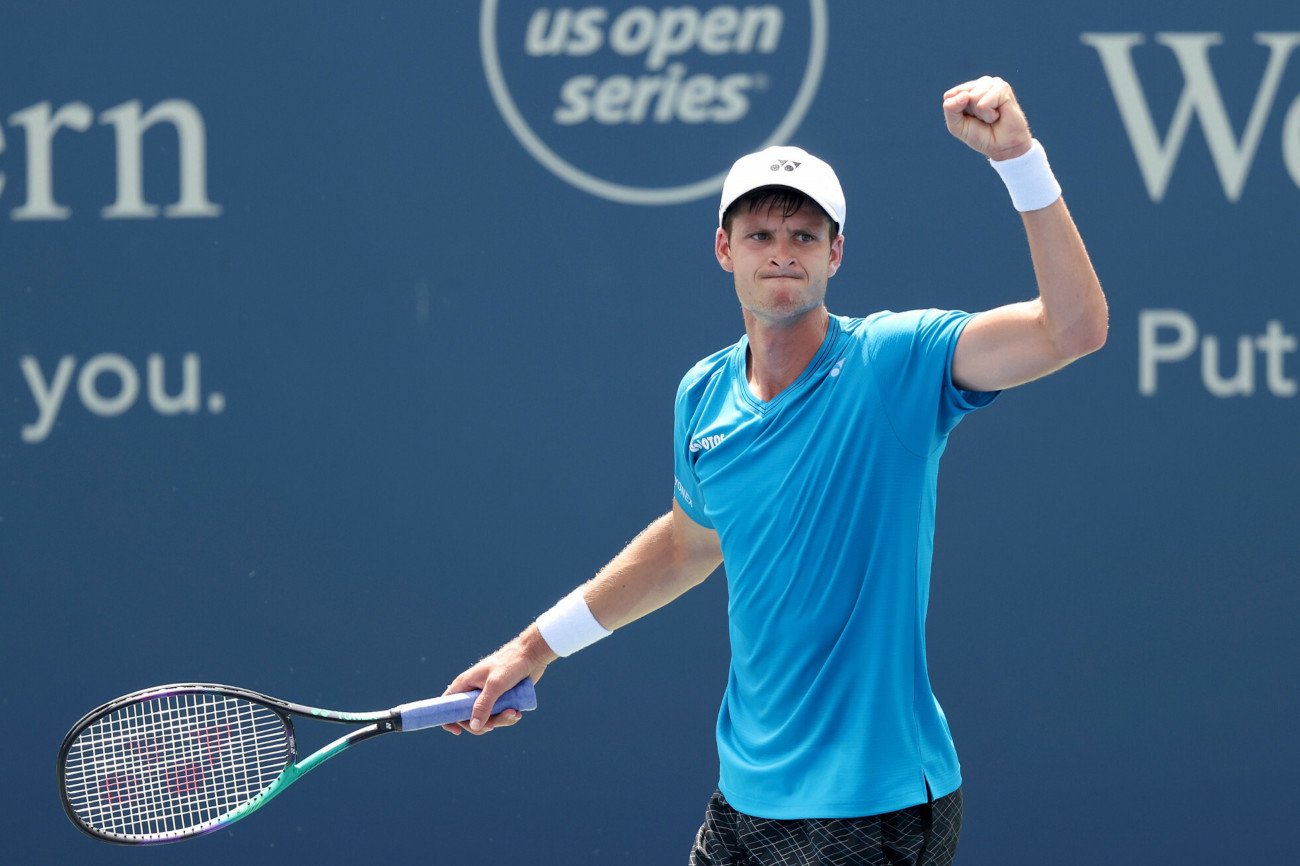 Hubert Hurkacz wygrał w dwóch setach z jedną z tenisowych legend. W pokonanym polu został Andy Murray