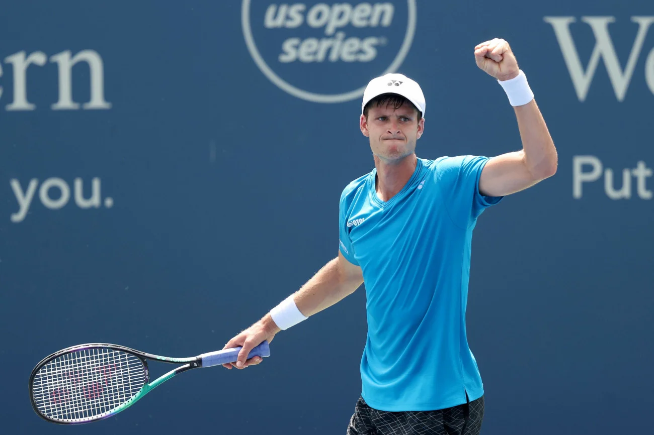 Hubert Hurkacz wygrał w dwóch setach z jedną z tenisowych legend. W pokonanym polu został Andy Murray