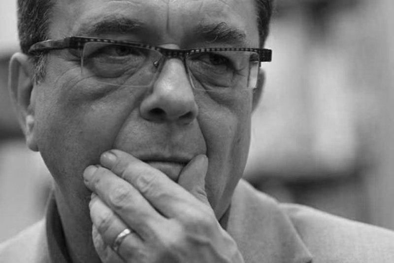 Jerzy Zięba próbuje się promować na śmierci Grzegorza Miecugowa. Mówi, że dziennikarz by żył, gdyby lekarze znali jego książki i wiedzieli, jak leczyć sepsę.