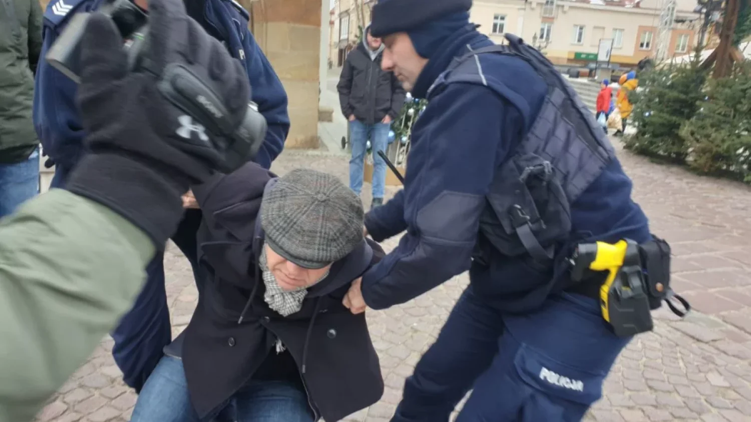 Dariusz Bobak z Obywatele RP brutalnie zatrzymywany przez policję w Rzeszowie.