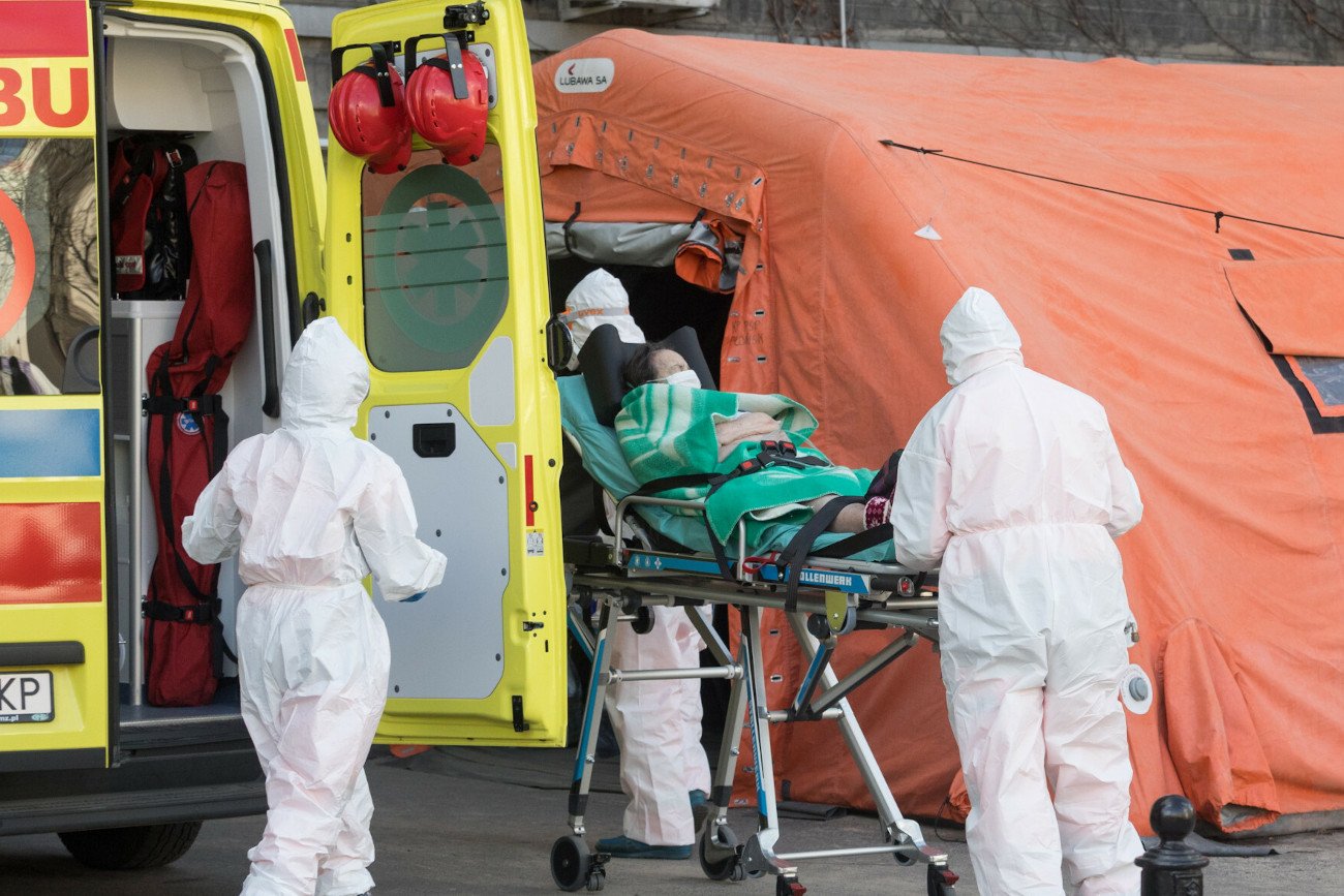 Ile zakażeń koronawirusem 17 października? Nowy raport MZ o COVID-19