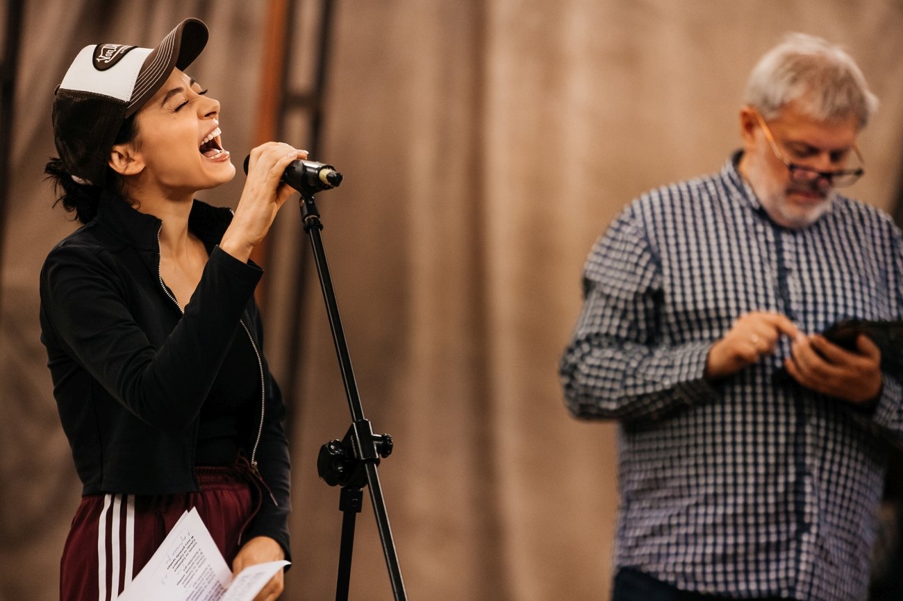 Teatr 6.piętro w Warszawie organizuje Koncerty Noworoczne "Najlepsze na 6.piętrze", w których zagrają związani z nim aktorzy i artyści. To ciekawa propozycja na oryginalny prezent dla bliskich na Święta.