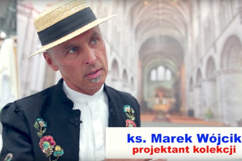 "Mój ulubiony ornat to ten z siecią. No i koniecznie trzeba zobaczyć autora". Nowa moda dla księży budzi emocje.