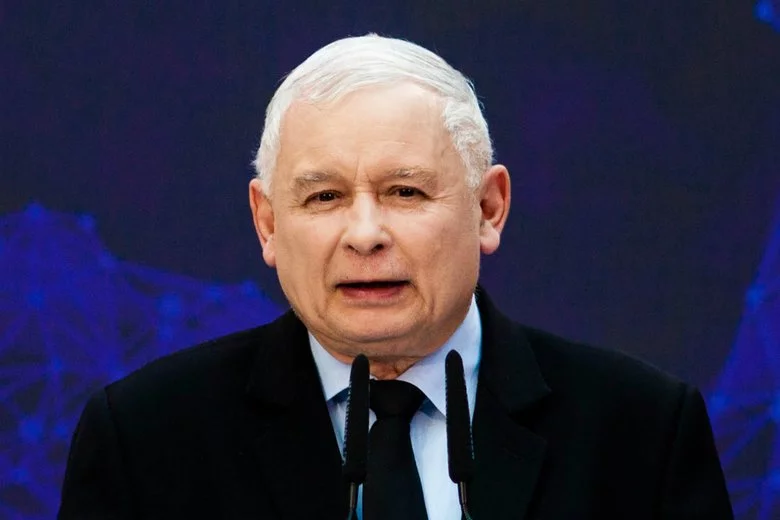 Jarosław Kaczyński może być zadowolony z wyników nowego sondażu przed wyborami do PE. PiS wyprzedza Koalicję Europejską.
